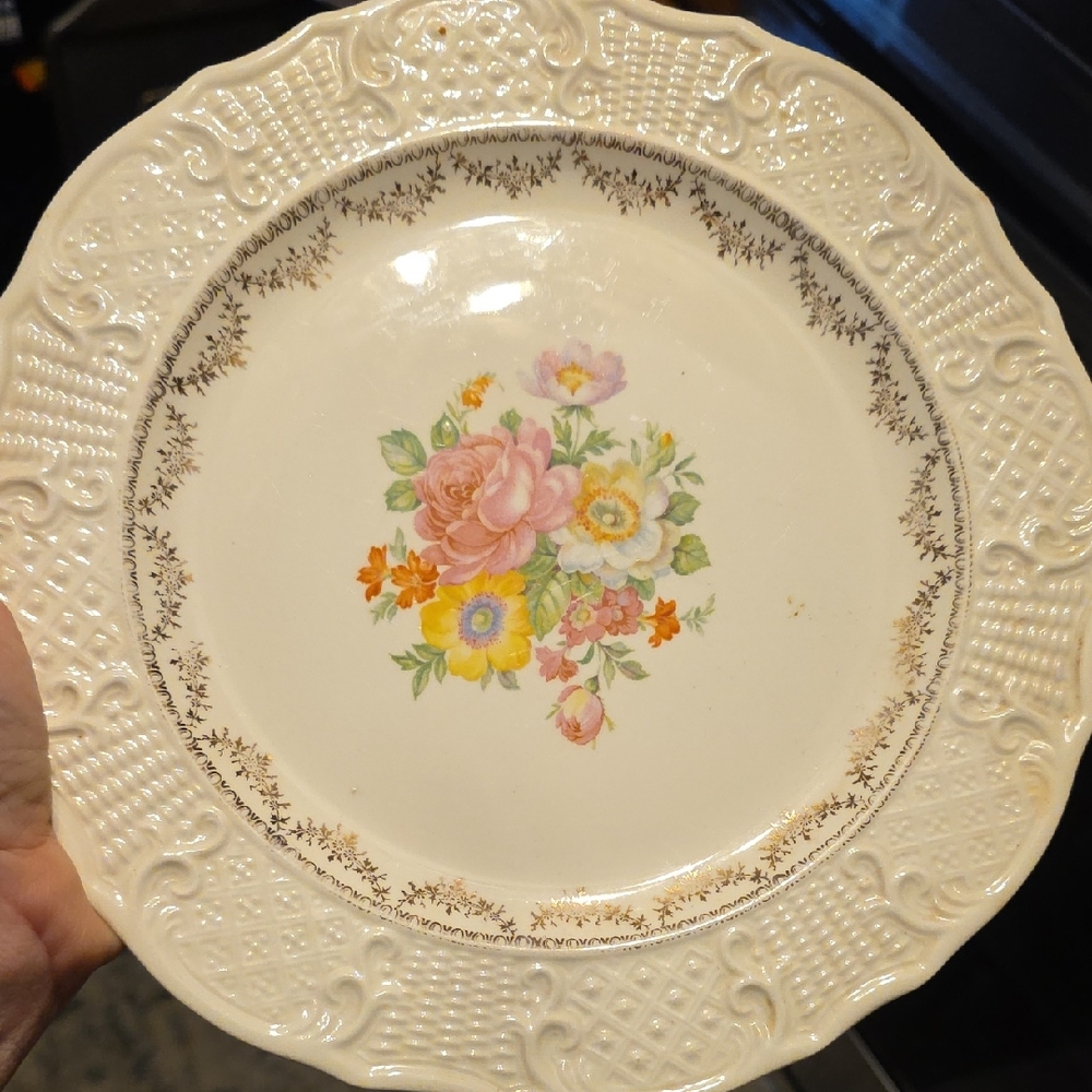Vintage Classic Floral Ceramic Dinner Plate in Cream with Pink & Yellow Bouquet